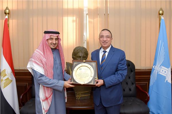 محافظ الإسكندرية وقنصل السعودية 