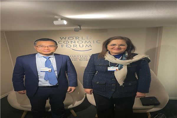 الدكتورة هالة السعيد مع لي تشانج