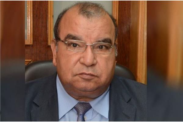 الكاتب الصحفي بجريدة الأخبار رفعت فياض