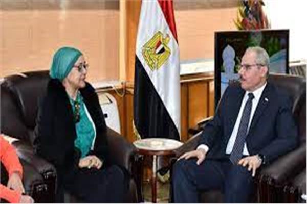   رئيس جامعة القناة يُطالب  بتكثيف المنح التدريبية التي يُقدمها معهد تكنولوجيا المعلومات 