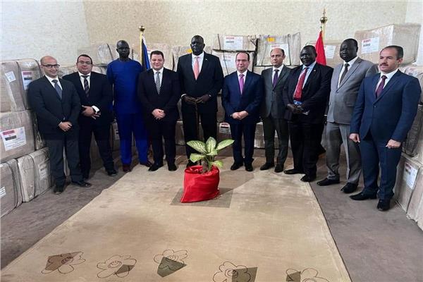 تسليم شحنة المساعدات الطبية والدوائية الموجهة لجنوب السودان