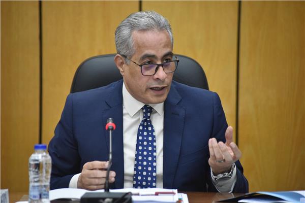 حسن شحاتة وزير القوى العاملة