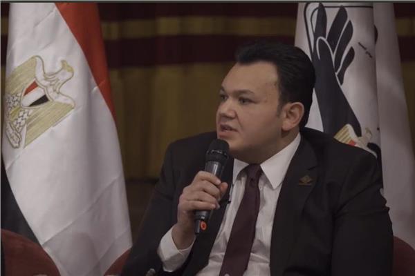 النائب أحمد مقلد خلال جلسة نقاشية للتنسيقية