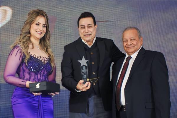 تكريم الفنان "حكيم" في جامعة الدول العربية