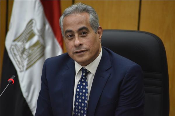 وزير القوى العاملة حسن شحاتة