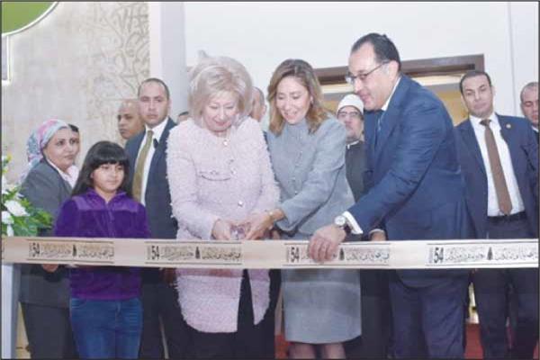 د. مصطفى مدبولى ود.نيفين الكيلانى والسيدة هيفاء النجار وزيرة ثقافة الأردن فى افتتاح المعرض
