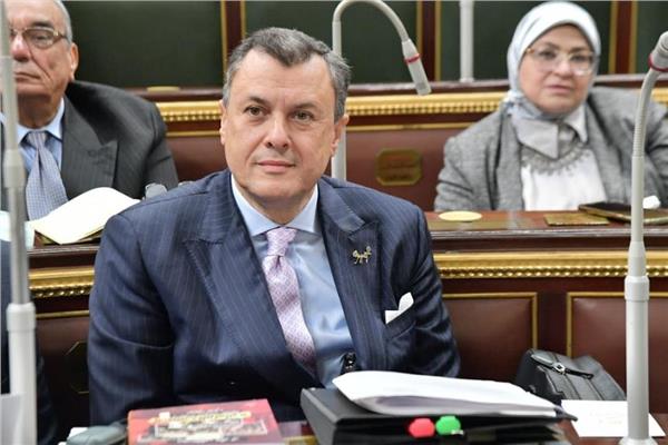  أحمد عيسى وزير السياحة والآثار