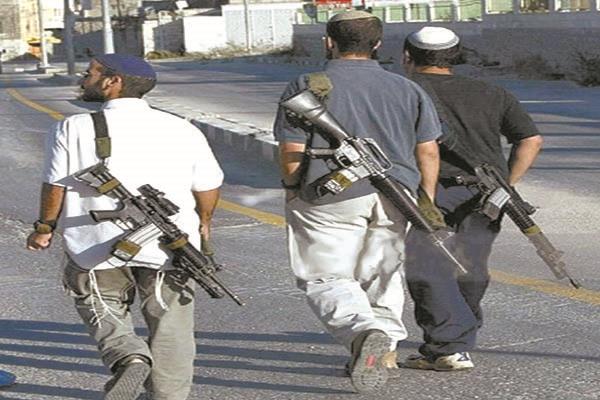 مستوطنون إسرائيليون يتجولون فى شوارع القدس مدججين بالأسلحة