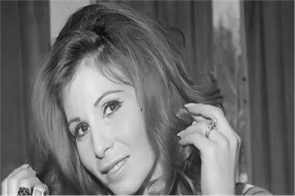  الفنانة زيزي البدراوي
