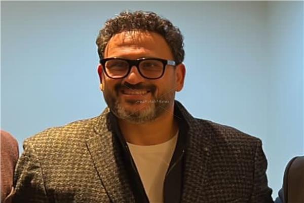أكرم حسني