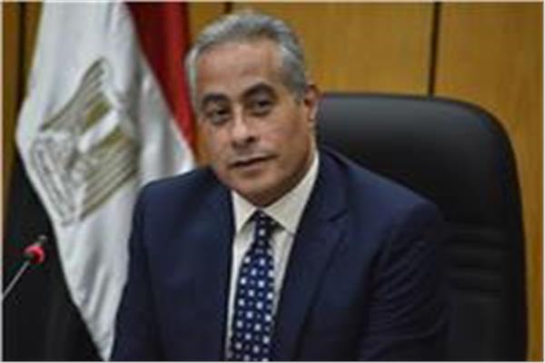 وزير القوى العاملة حسن شحاتة