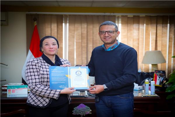 وزيرة البيئة تستقبل المغامر علي عبده