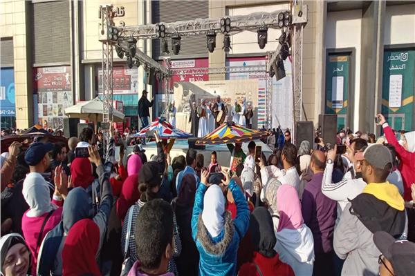 التنورة التراثية تخطف الأنظار بالمعرض
