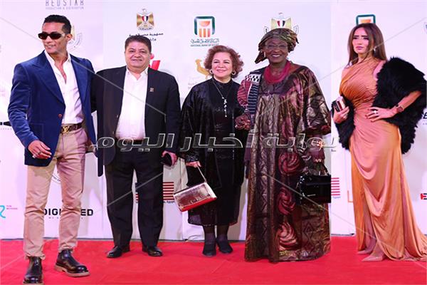 نجوم الفن على السجادة الحمراء بمهرجان الأقصر للسينما الأفريقية