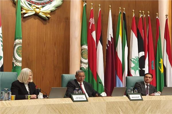  الدكتورة هيفاء أبو غزالة 