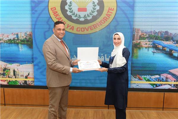   محافظ الدقهلية يكرم المشاركين في القافلة الطبية التي تم تنفيذها بمحافظة شمال سيناء  