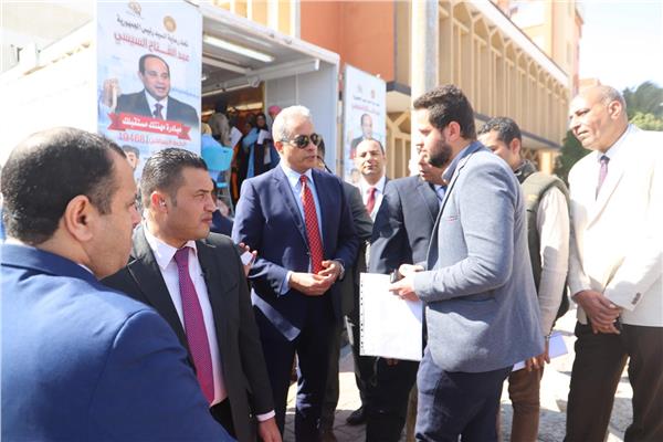 وزير القوي العاملة 