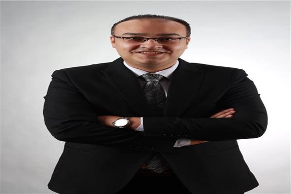  أحمد معطي الخبير المالى