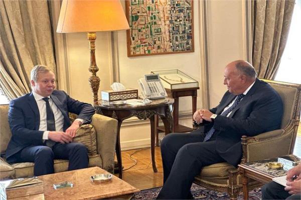 وزير الخارجية خلال لقائه مع المبعوث الأوروبي لعملية السلام في الشرق الأوسط