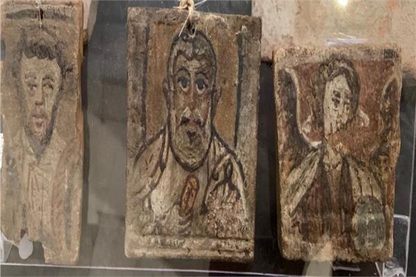 معرضا أثريا مؤقتا للآثار القبطية 