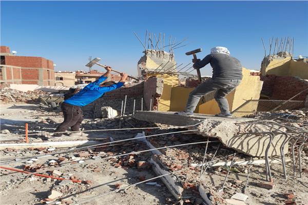 أزالة عقار قايل للسقوط