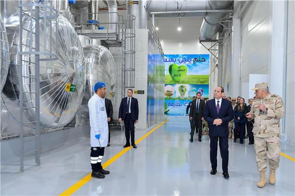 الرئيس السيسي طمأن المصريين بشأن وجود توافر السلع الاستراتيجية 
