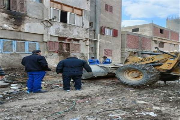  حملات مكثفة لرفع تراكمات القمامة   بالشرقية  