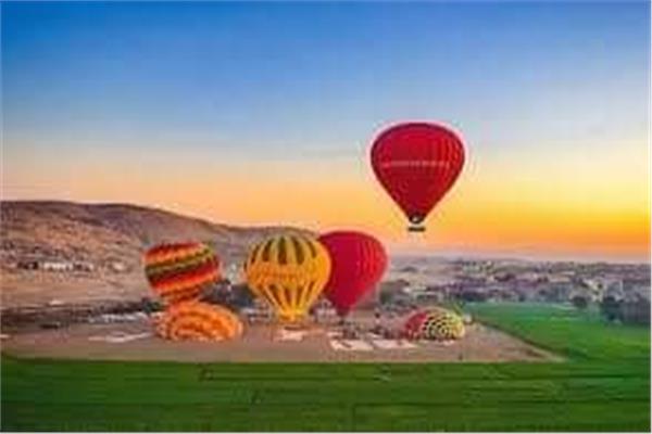 انطلاق رحلات البالون الطائر اليوم بسماء الاقصر
