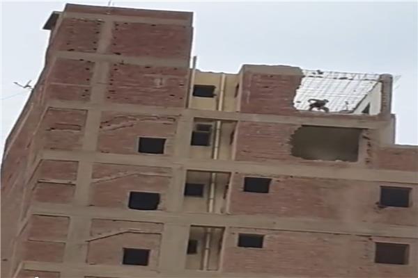 أزالة عقار الطالبية المائل يدويا