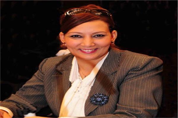 جيهان جادو عضو المجلس المحلى بمدينة فرساي بفرنسا