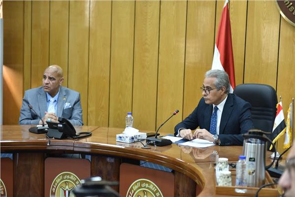  وزير القوى العاملة حسن شحاتة