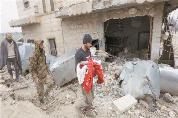 استخراج جثث من تحت الأنقاض بالجهود الذاتية فى جندريس-ريف حلب بعد الزلزال 