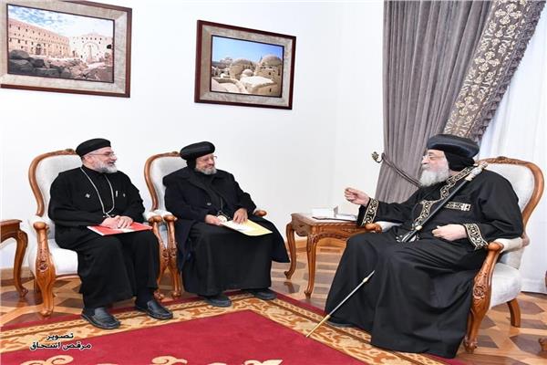 البابا تواضروس يستقبل الأنبا مرقس وأسقف بني مزار والبهنسا     