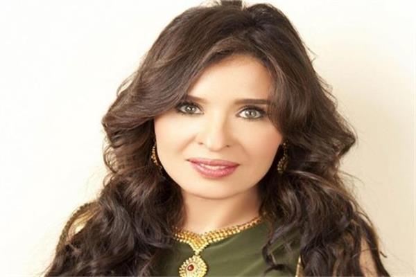 الراقصة دينا 