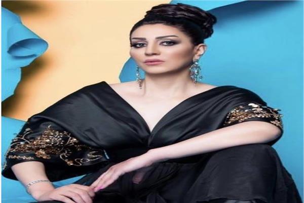 الفنانة وفاء عامر