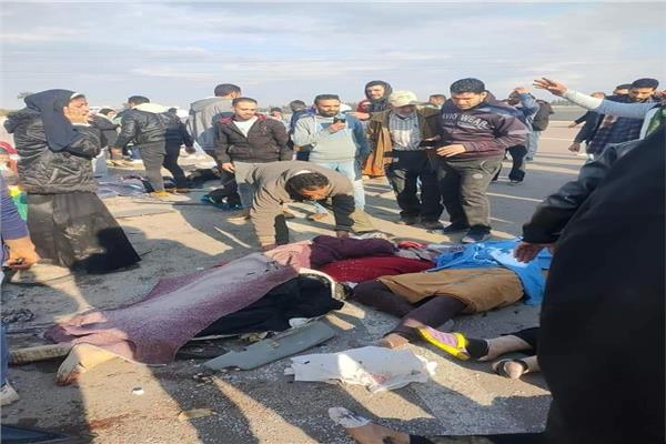  حادث انقلاب سيارة ميكروباص على الطريق الصحراوي فى البحيرة