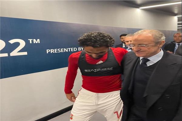 حسين الشحات لاعب الأهلي مع فلورنتينو بيريز رئيس نادي ريال مدريد