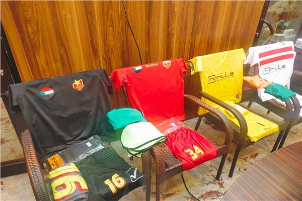 زي الزمالك والمريخ