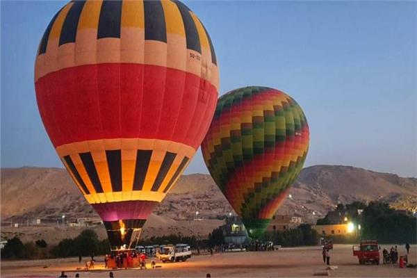 رحلات البالون الطائر تزين سماء الاقصربعد توقف لسوء الأحوال الجويه‎‎