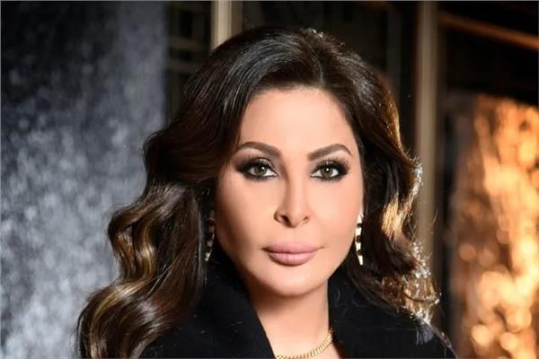 المطربة إليسا