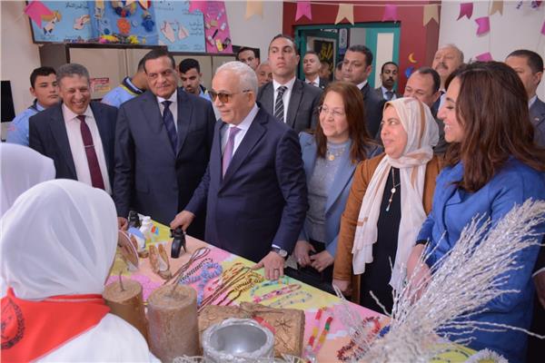  محافظ البحيرة بتفقد مدرسة النور للمكفوفين بدمنهور