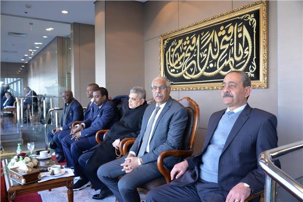 اللواء شريف فهمي بشارة محافظ الإسماعيلية، والفريق أسامة ربيع رئيس هيئة قناة السويس
