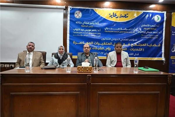 جانب من الندوة