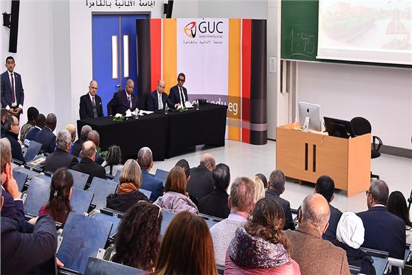 رئيس برلمان زيمبابوى فى  الجامعة الألمانية بالقاهرة