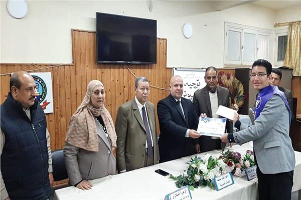 "وكيل تعليم دمياط" يكرم الطلاب الفائزين بالمراكز الأولى في المسابقات الصيفية للكمبيوتر التعليمي