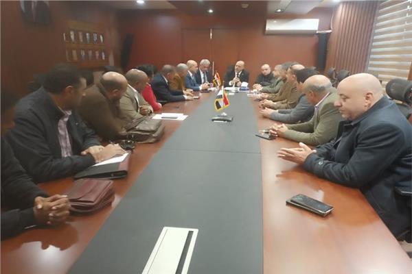 اجتماع النقابة العامة للعاملين بالبترول