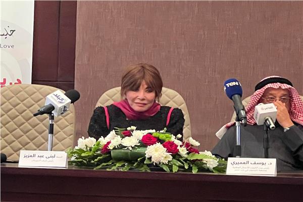 لبنى عبد العزيز 