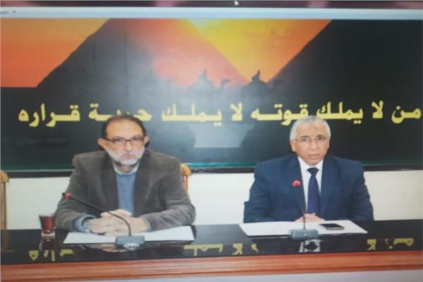  رئيس مركز البحوث