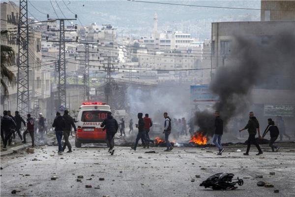  اشتباكات ببين الفلسطينيين و قوات الاحتلال الاسرائيلي في نابلس
