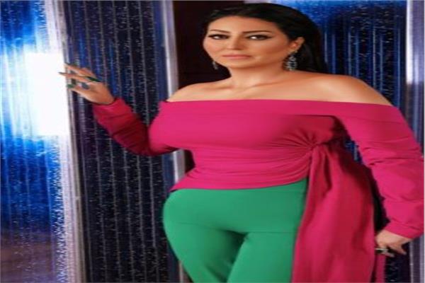 الفنانة وفاء عامر
